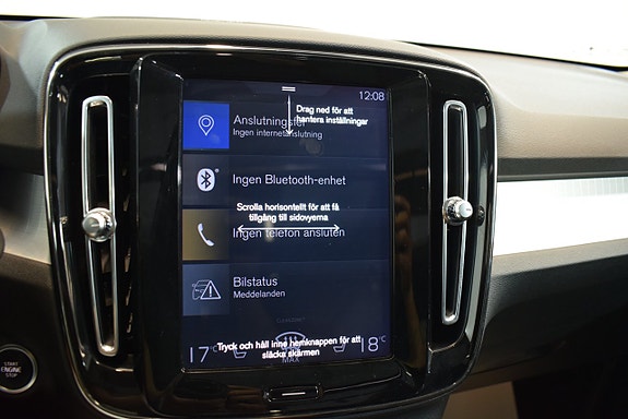 Volvo XC40 13 of 15