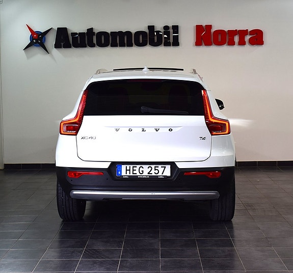 Volvo XC40 4 of 15