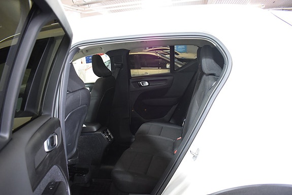 Volvo XC40 10 of 15