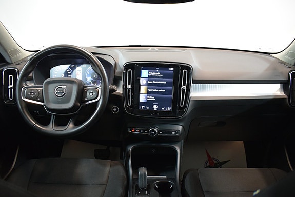 Volvo XC40 11 of 15