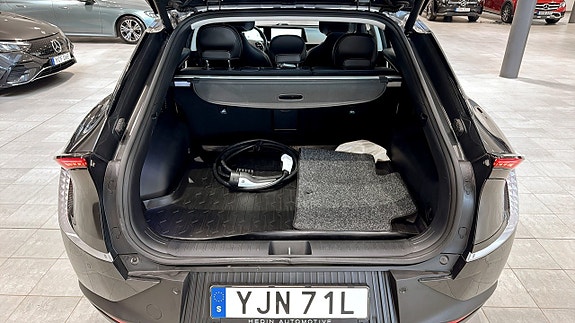 Kia EV6 8 of 19