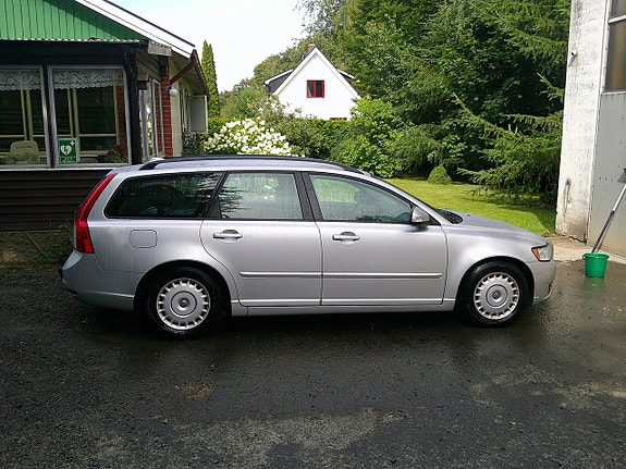 Volvo V50 2 of 3