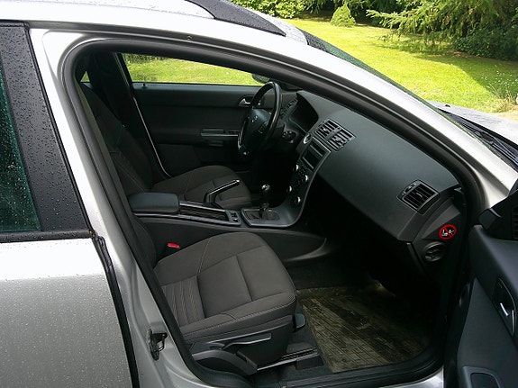 Volvo V50 3 of 3