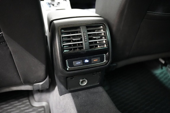 Volkswagen Passat 21 of 25