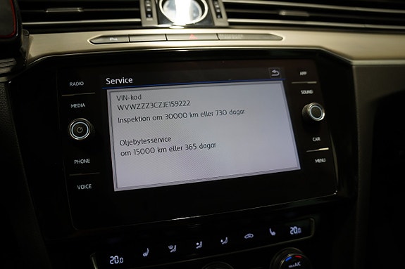 Volkswagen Passat 18 of 25