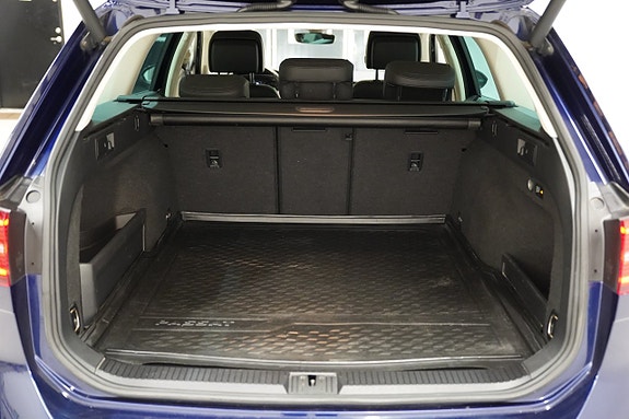 Volkswagen Passat 23 of 25