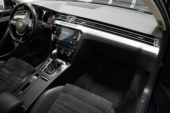 Volkswagen Passat 9 of 25
