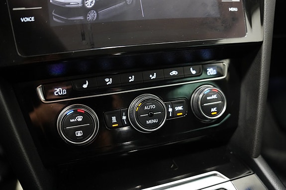 Volkswagen Passat 14 of 25