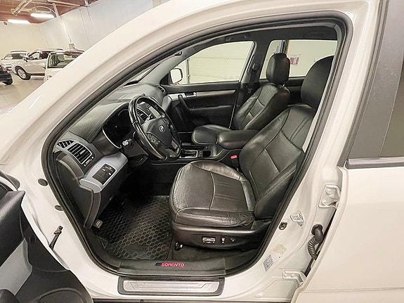 Kia Sorento 4 of 7