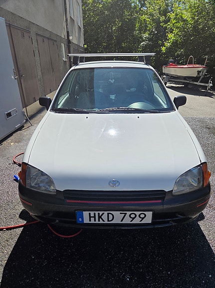 Toyota Starlet 2 of 4