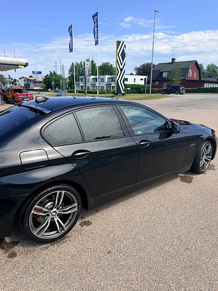 BMW 530i 3 of 9
