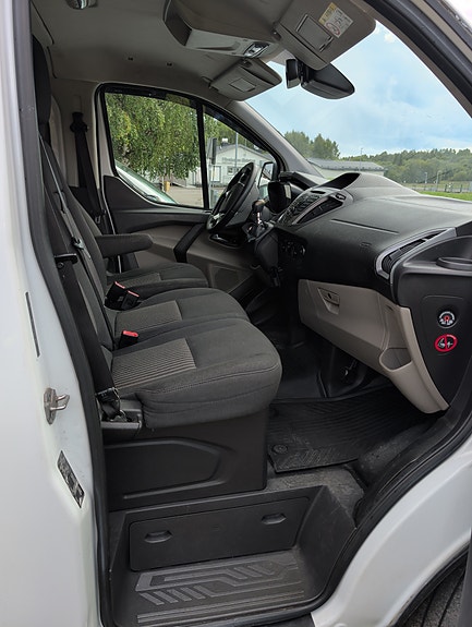 Ford Transit Custom 6 of 8