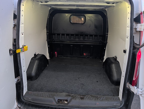Ford Transit Custom 8 of 8