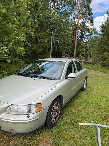 Volvo S60 2 of 8