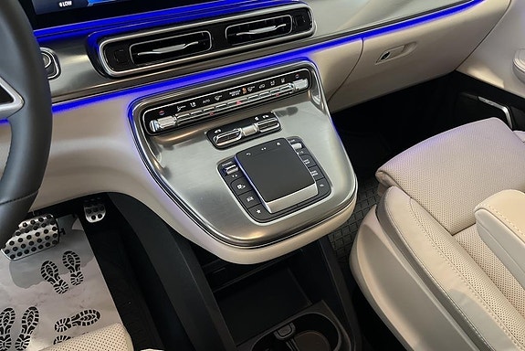 Mercedes-Benz V300 d 12 of 14