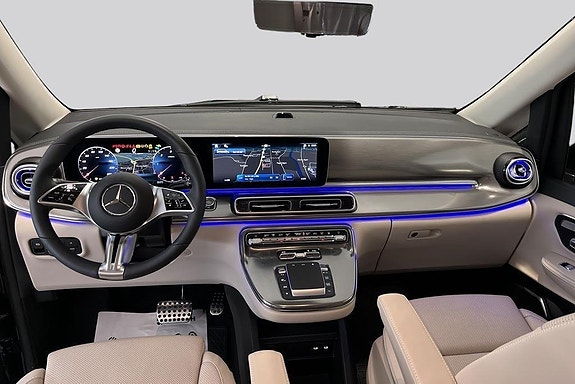 Mercedes-Benz V300 d 7 of 14