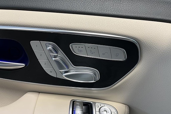 Mercedes-Benz V300 d 13 of 14