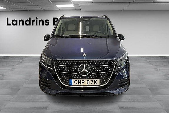 Mercedes-Benz V300 d 2 of 14