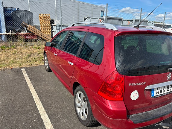 Peugeot 307 SW 2 of 4