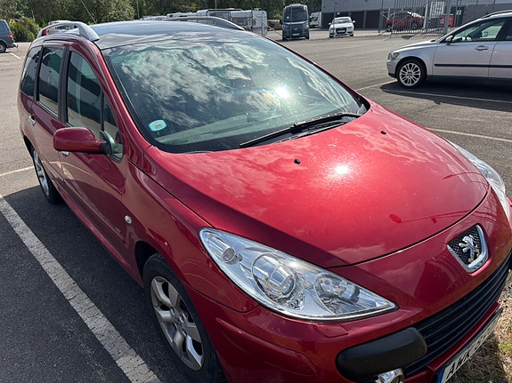 Peugeot 307 SW 3 of 4