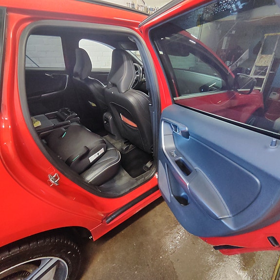 Volvo XC60 10 of 16