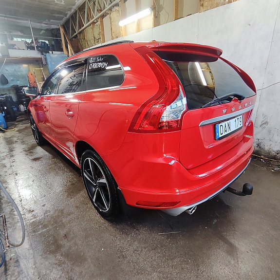Volvo XC60 2 of 16