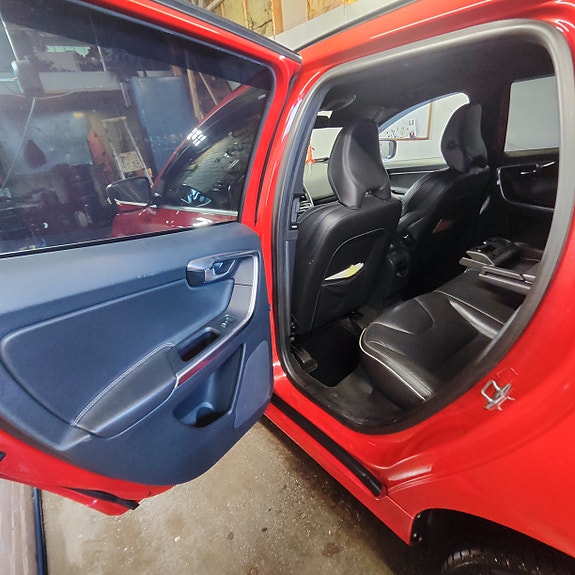 Volvo XC60 5 of 16