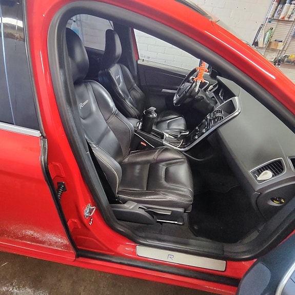 Volvo XC60 14 of 16