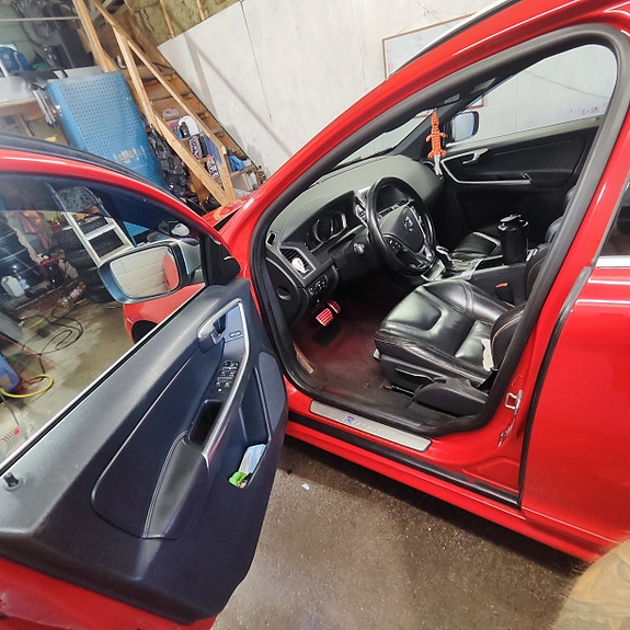 Volvo XC60 7 of 16