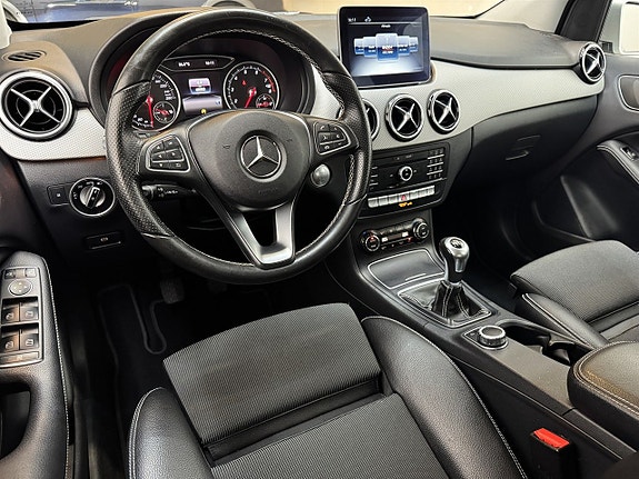 Mercedes-Benz B180 8 of 16