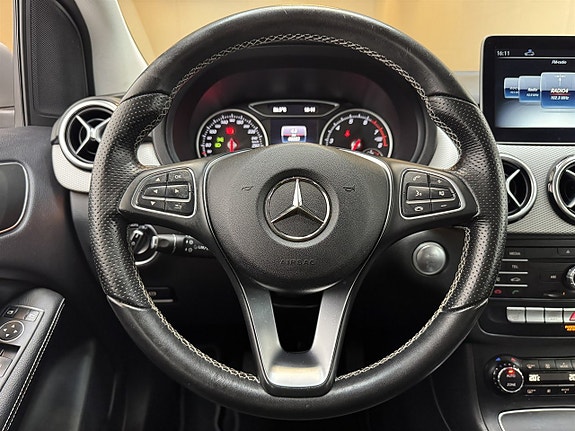 Mercedes-Benz B180 10 of 16