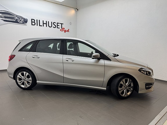 Mercedes-Benz B180 2 of 16
