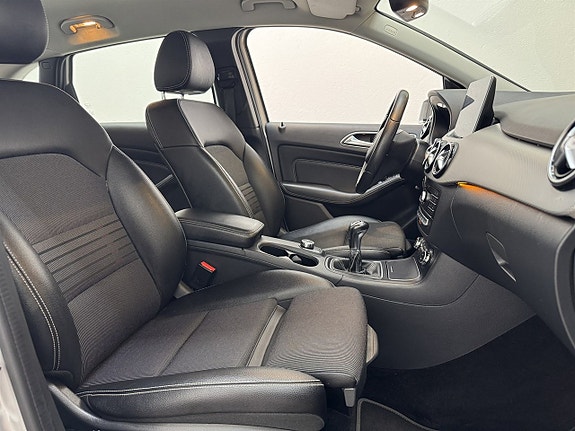 Mercedes-Benz B180 16 of 16