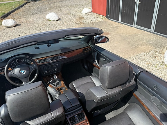 BMW 325i 3 of 6