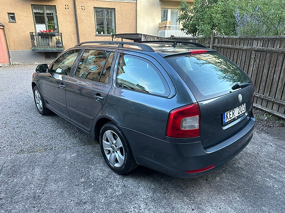 Skoda Octavia 2 of 8