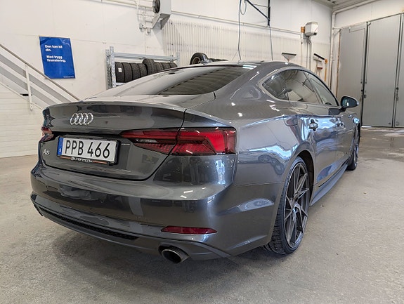 Audi A5 4 of 17
