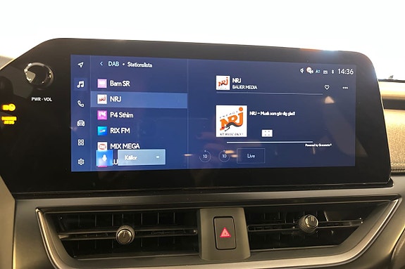 Lexus UX300h 13 of 21