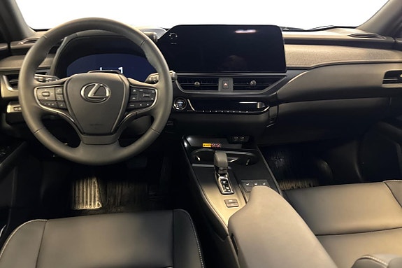 Lexus UX300h 8 of 21