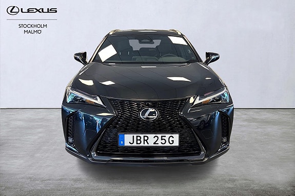 Lexus UX300h 5 of 21