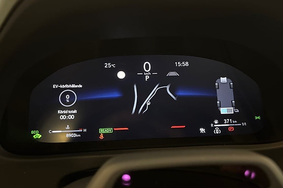 Lexus UX300h 14 of 21