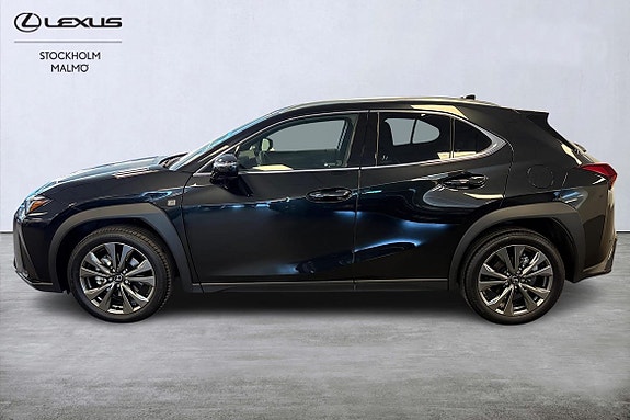 Lexus UX300h 3 of 21