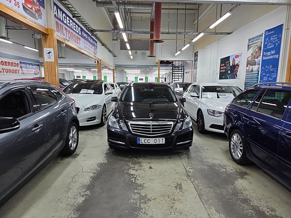 Mercedes-Benz E250 3 of 15