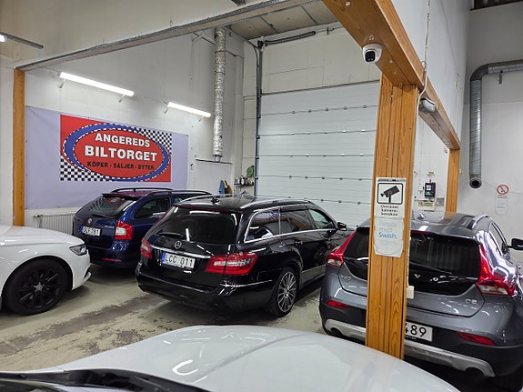 Mercedes-Benz E250 6 of 15