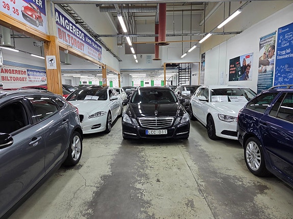 Mercedes-Benz E250 4 of 15