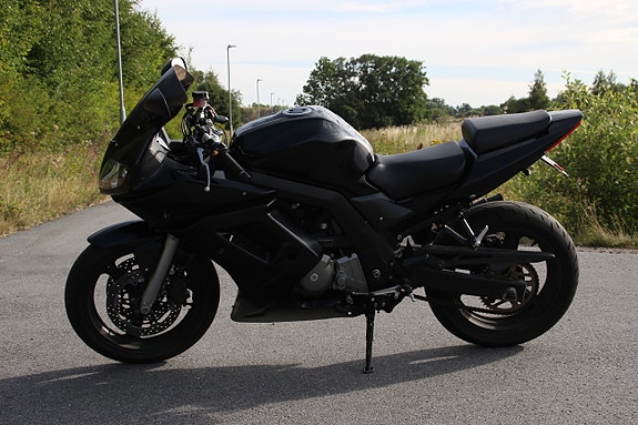 Suzuki SV650S 4 of 11