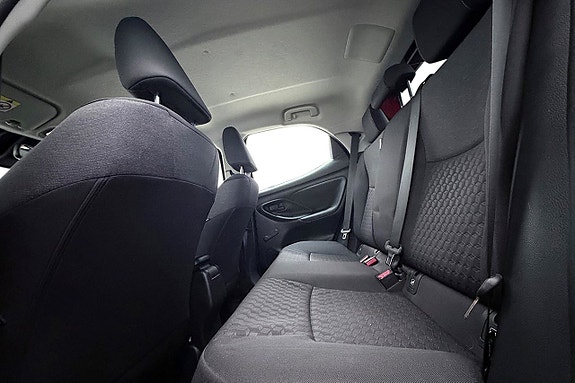 Toyota Yaris 14 of 29