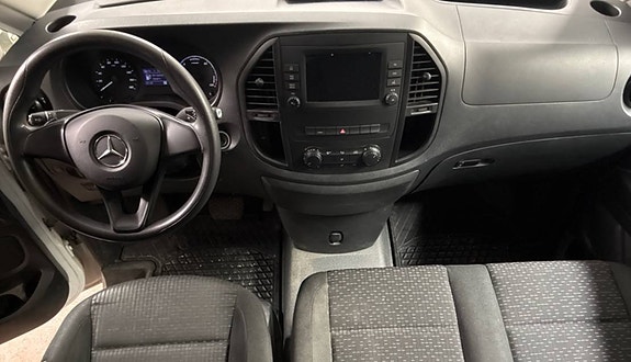 Mercedes-Benz eVito Tourer 4 of 15