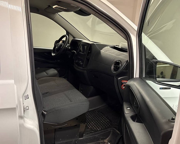 Mercedes-Benz eVito Tourer 7 of 15