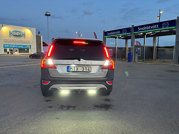 Volvo XC70 2 of 14