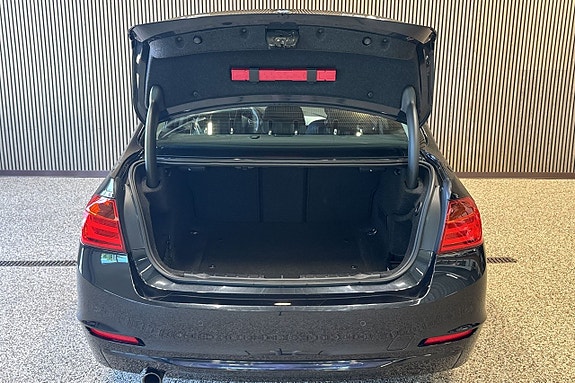BMW 320d 8 of 10
